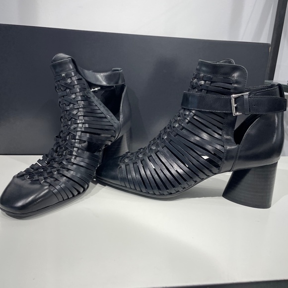 Black Heels - Picture 2 of 5